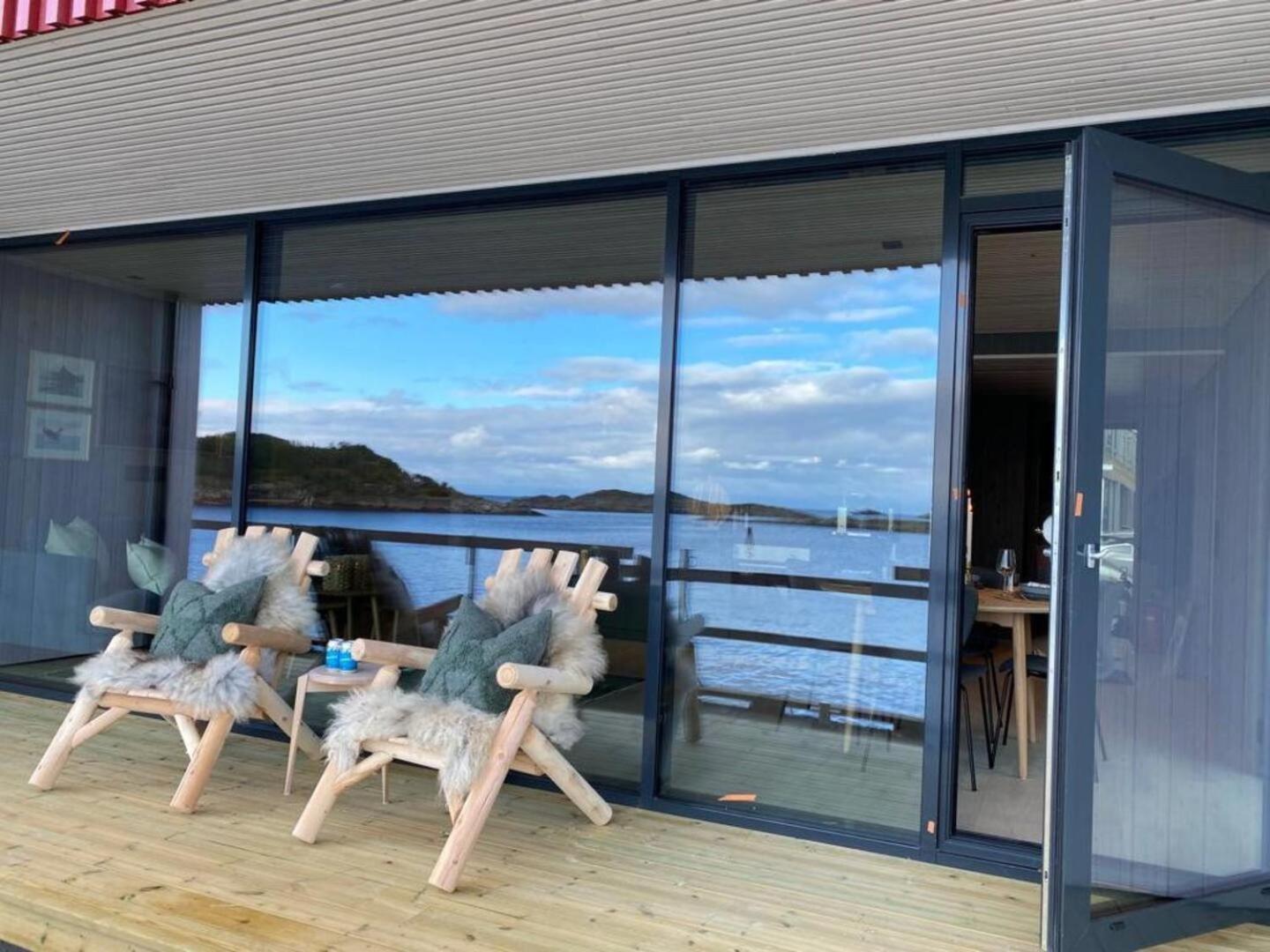 Waterfront Apartment With Panoramic Sea View Henningsvær Dış mekan fotoğraf